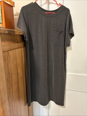 Striped Short-Sleeve Midi Dress with Pocket - Black/White